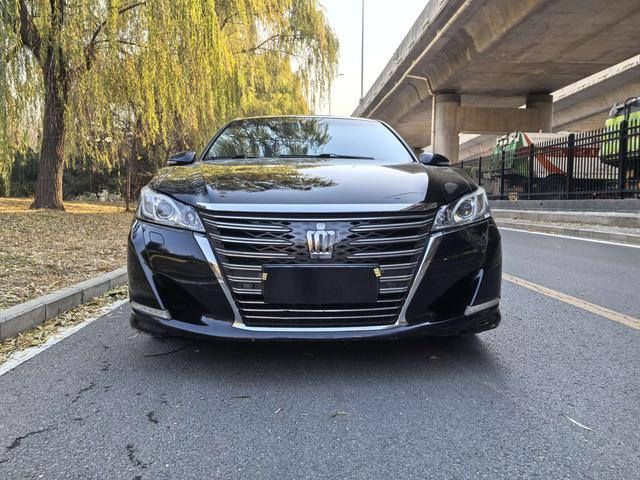 2015 Toyota Crown 2.0T Fashion Edition for Sale – Well-Maintained Black Luxury Sedan at $9,000Basic Information